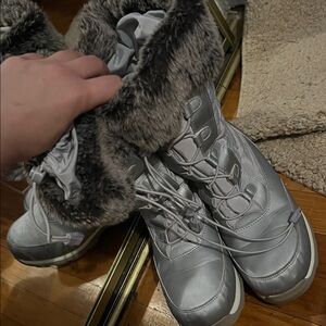Y2K fur boots